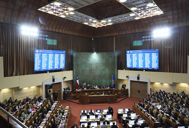 Cámara Baja despachó proyecto sobre permisología y aprobó informe por mega incendio en Valparaíso